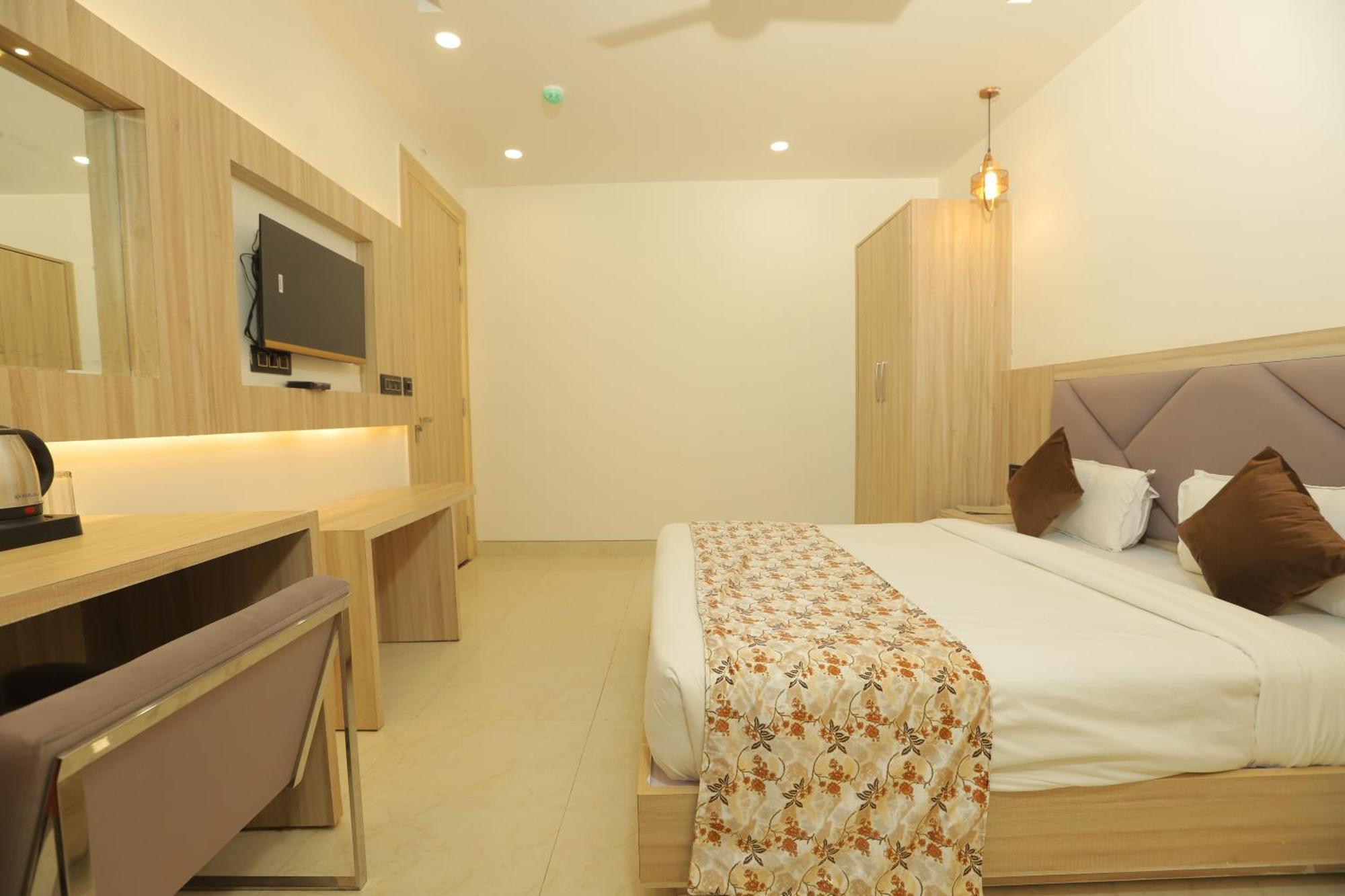 Palace-near Delhi Airport Hotel New Delhi
