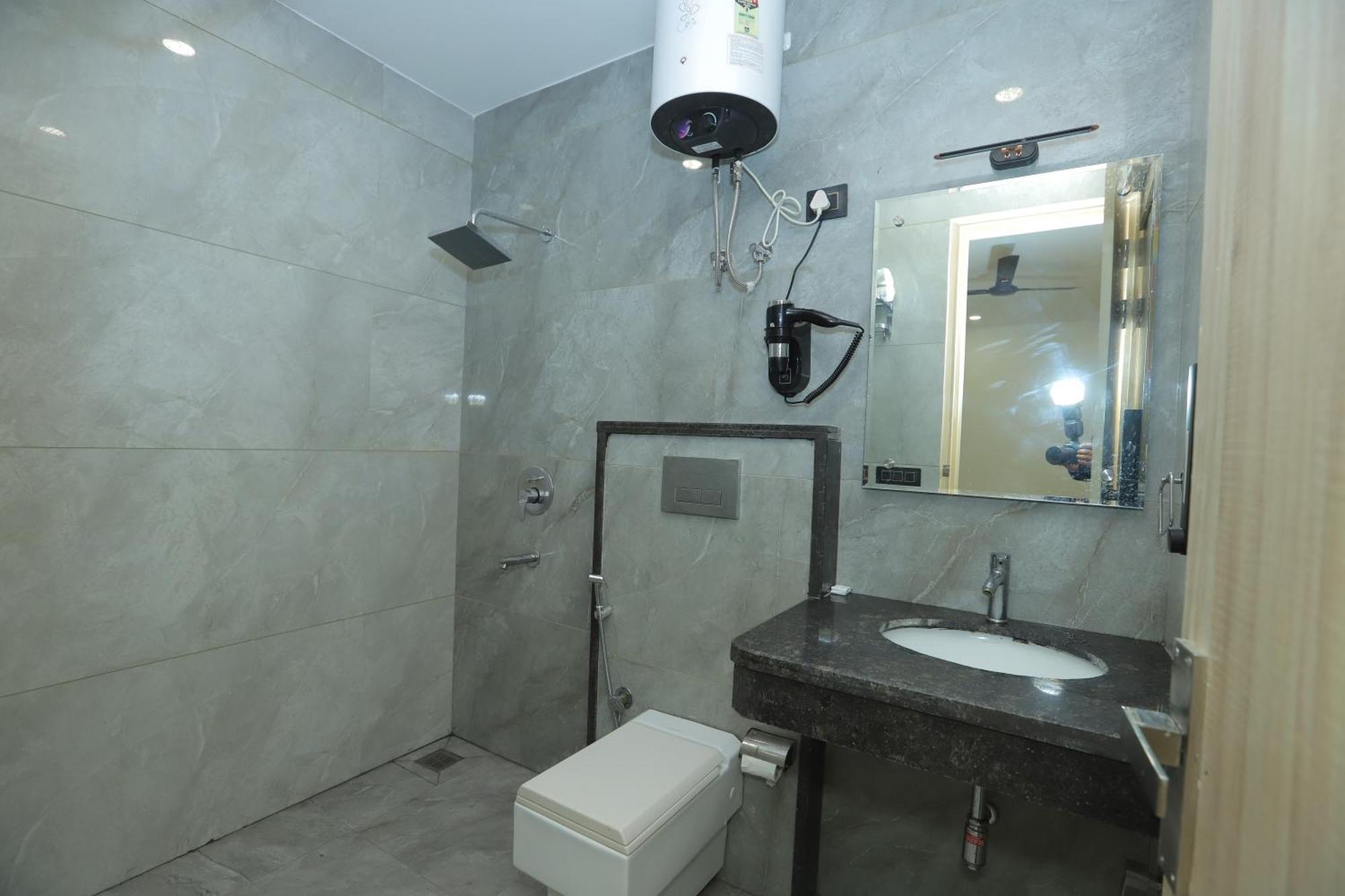 Palace-near Delhi Airport New Delhi