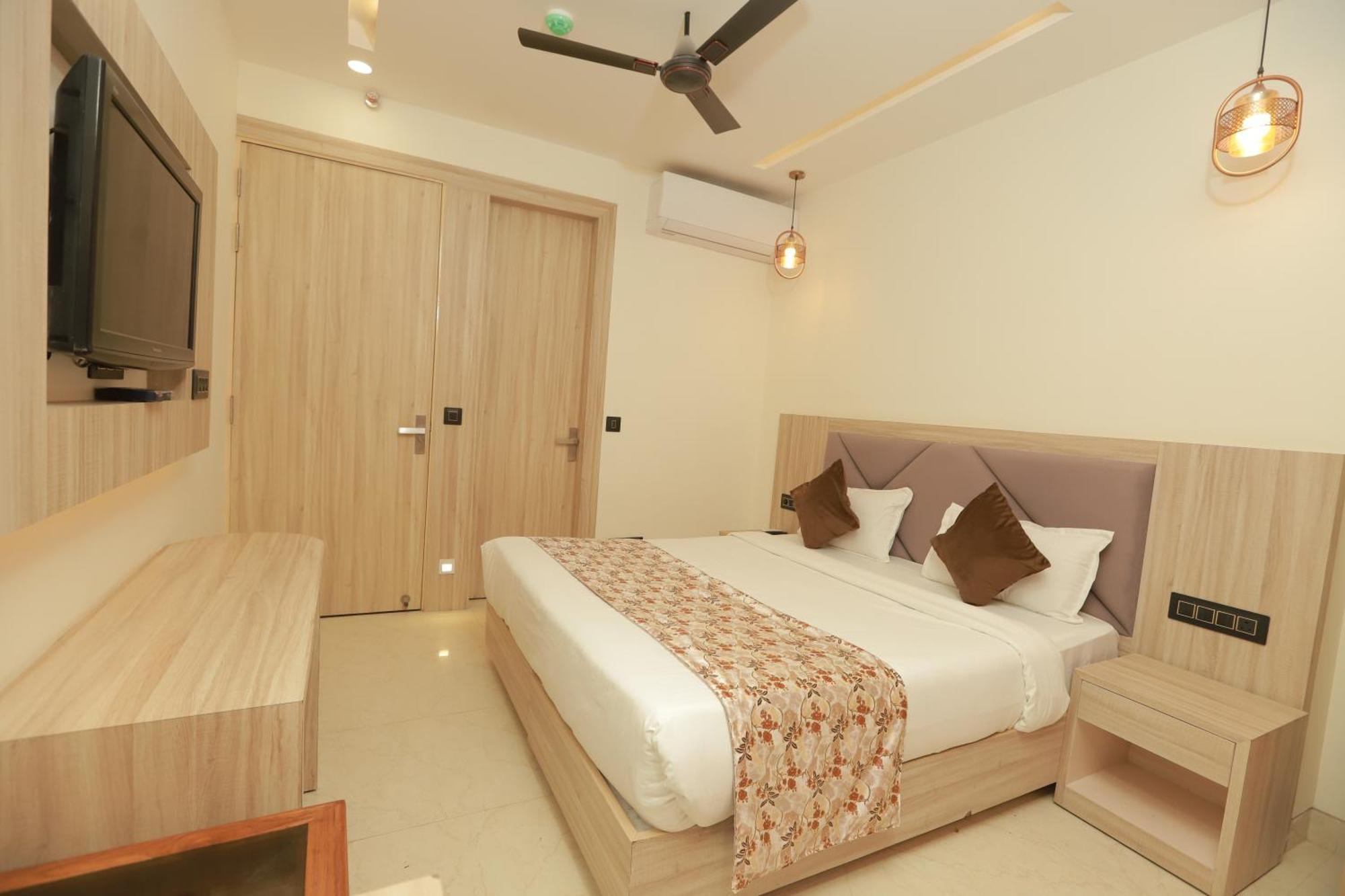 Palace-near Delhi Airport New Delhi