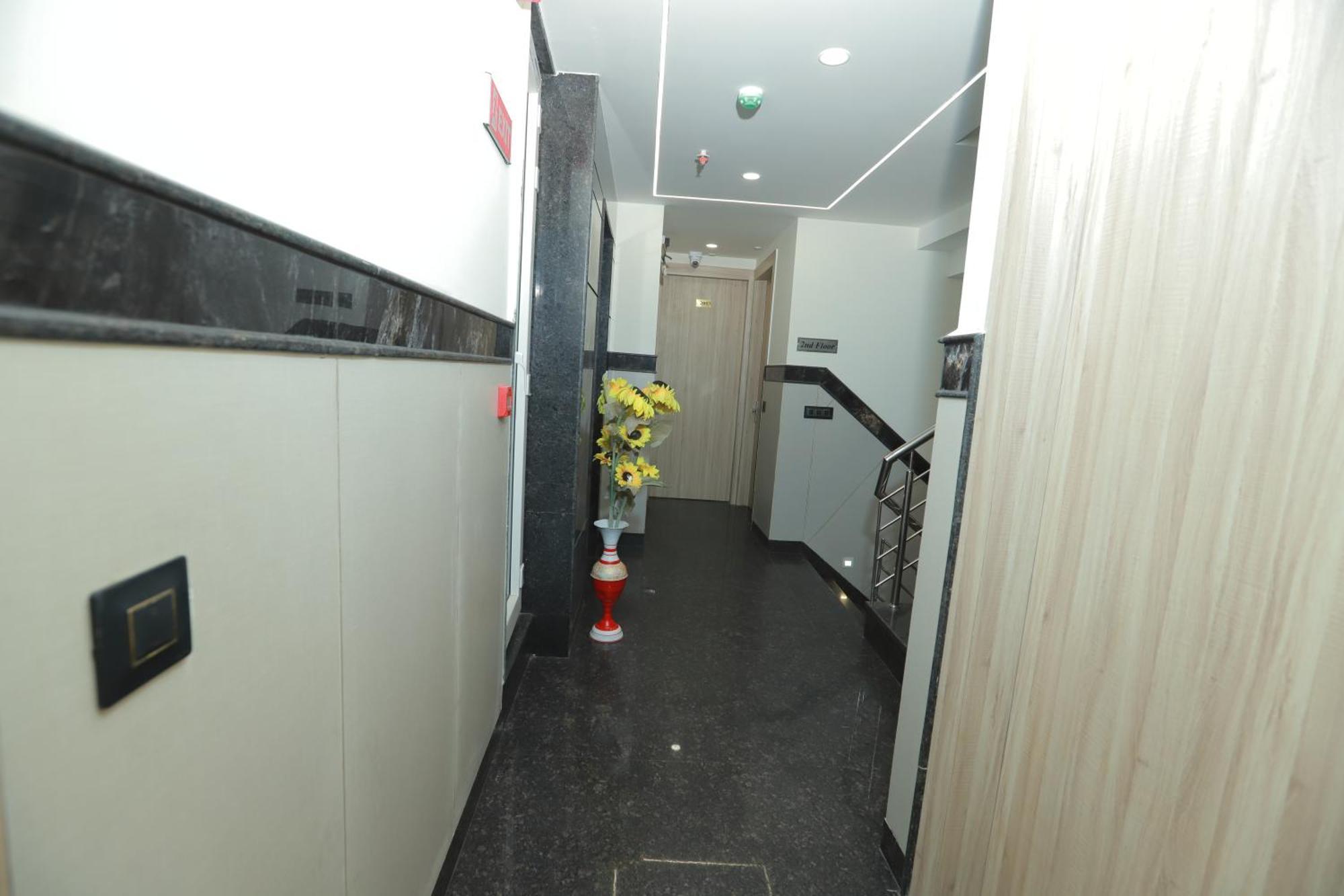 Hotel Palace-near Delhi Airport 3*